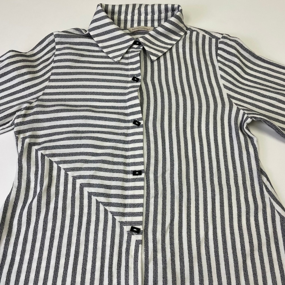 Soft Surroundings Striped Tunic Shirt Black White Sharkbite Hem Womens Small - Picture 9 of 16